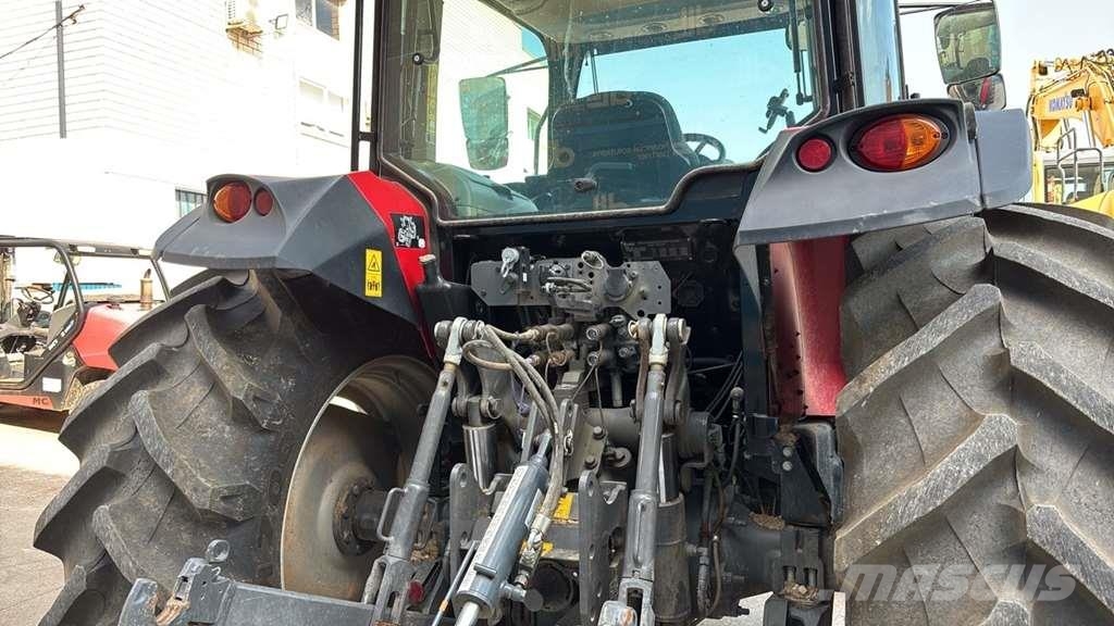 Massey Ferguson MF 5712 M Traktori