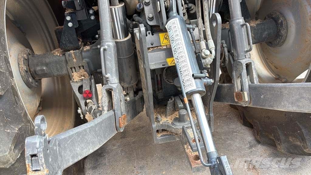 Massey Ferguson MF 5712 M Traktori
