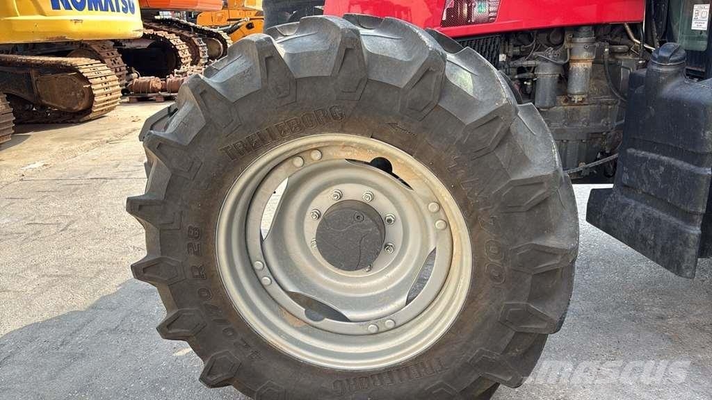 Massey Ferguson MF 5712 M Traktori