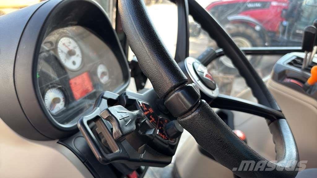 Massey Ferguson MF 5712 M Traktori