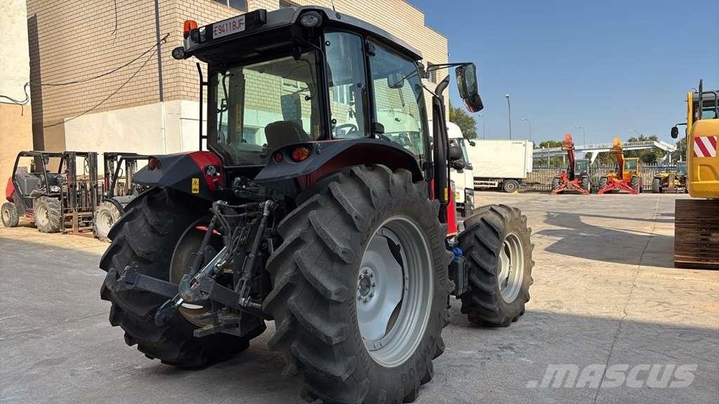 Massey Ferguson MF 5712 M Traktori