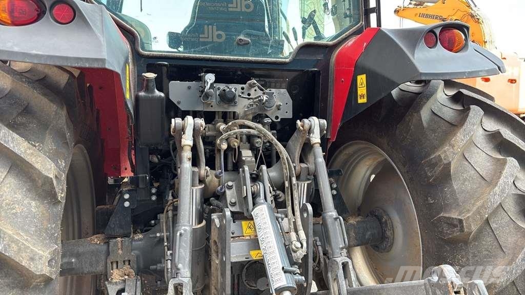 Massey Ferguson MF 5712 M Traktori