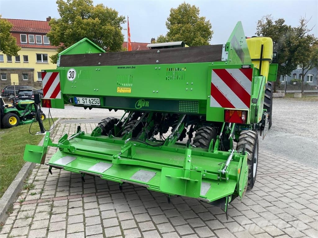 AVR Kartoffelpflanzmaschine Potato planters