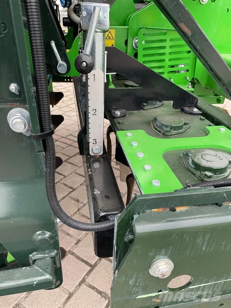AVR Kartoffelpflanzmaschine Potato planters