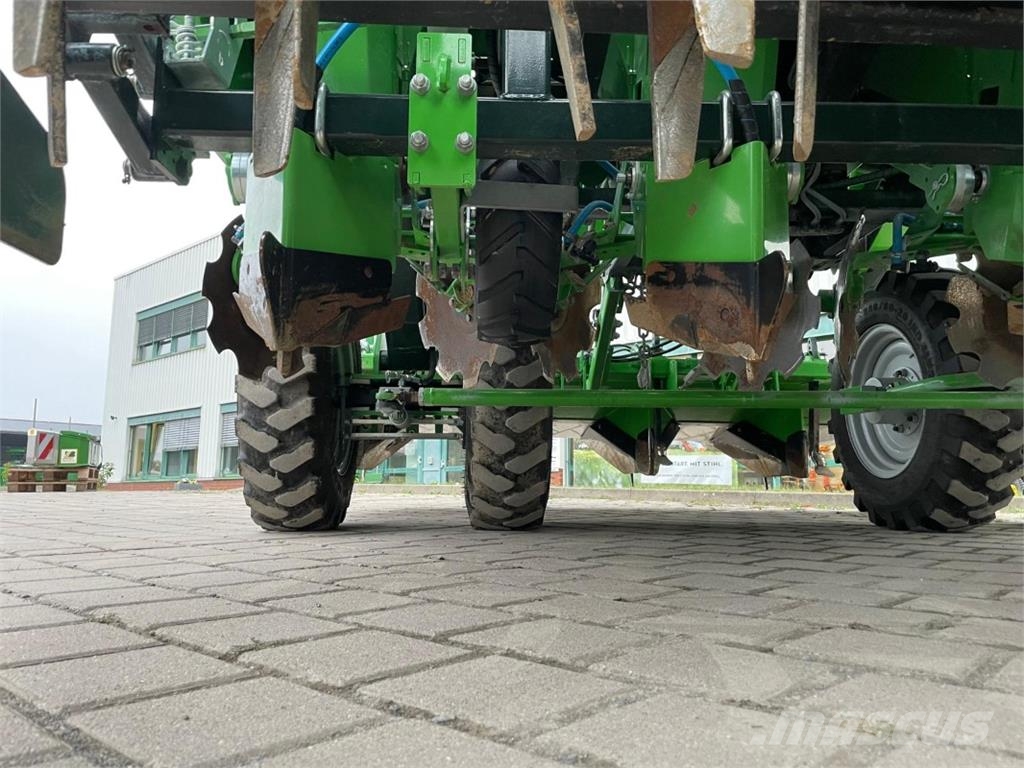 AVR Kartoffelpflanzmaschine Potato planters