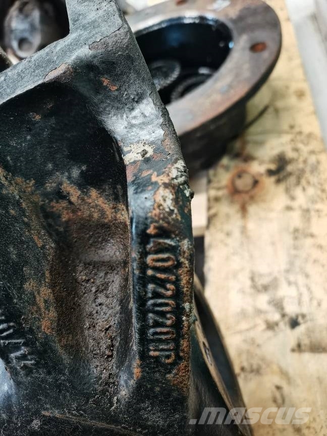 JCB 520-40 front right crossover Akselit