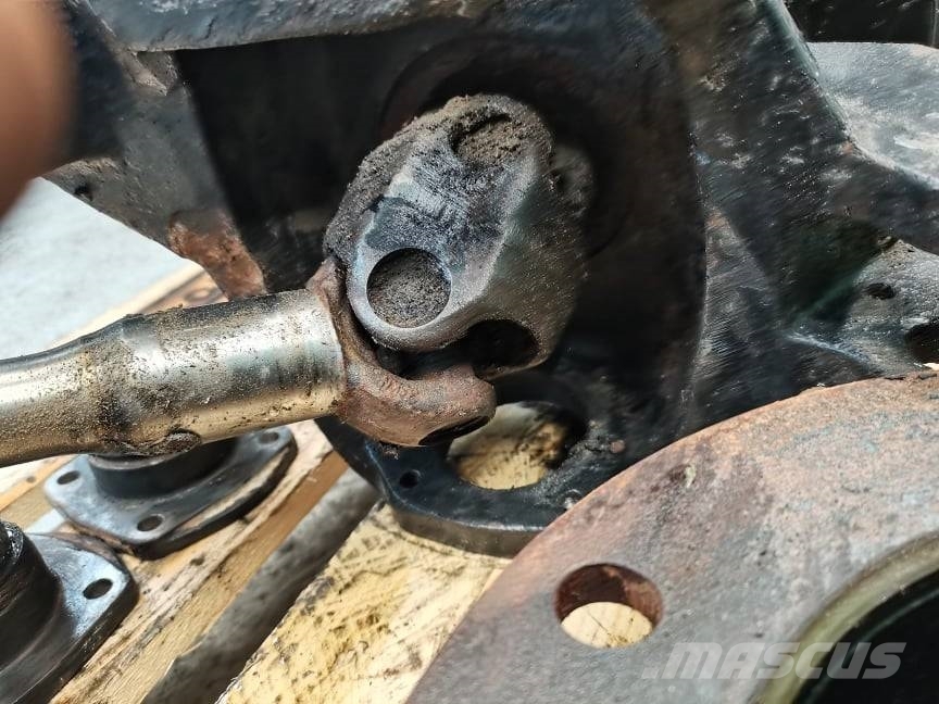 JCB 520-40 front right crossover Akselit