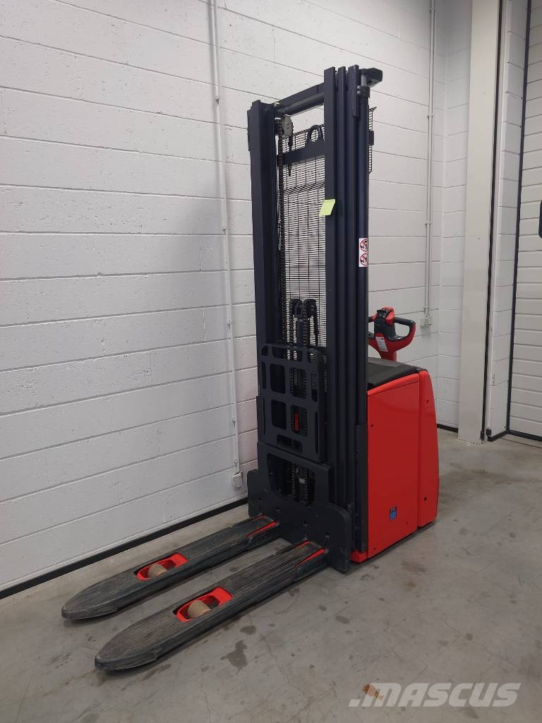 Linde L14/1173-01 معدات التكديس الجوالة