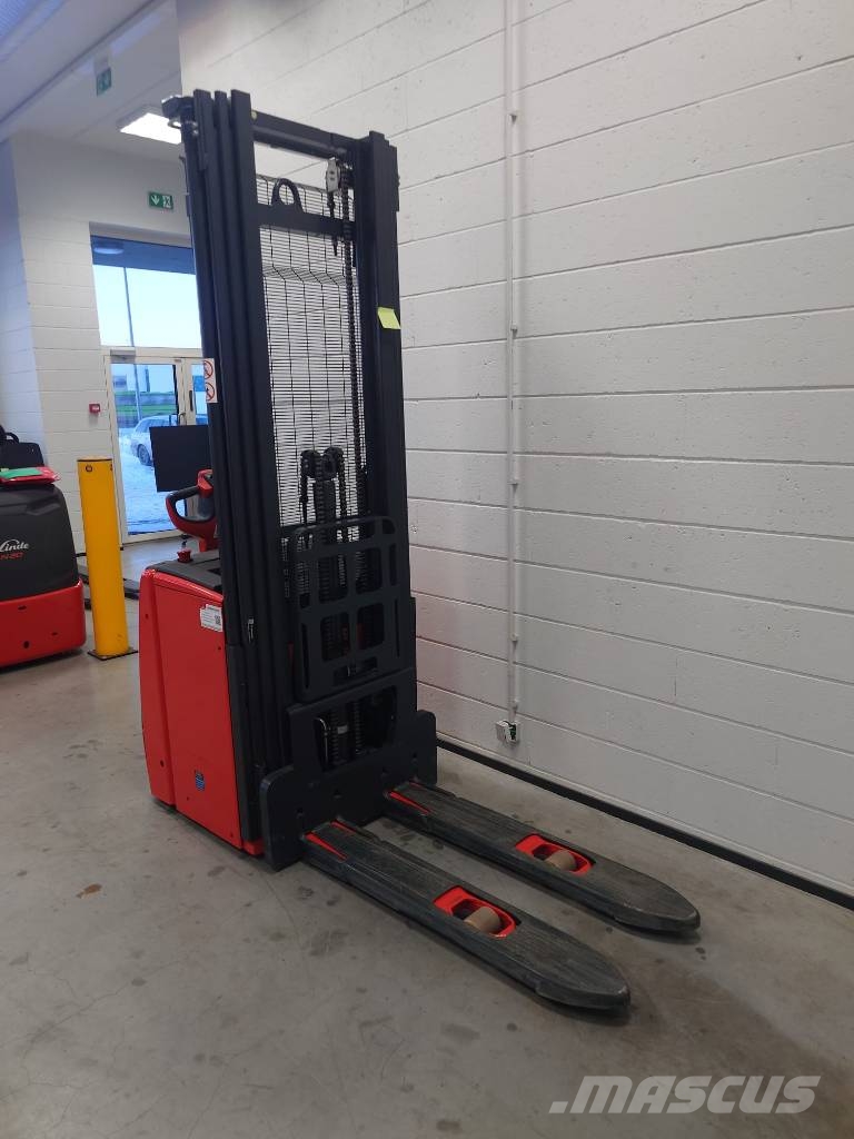 Linde L14/1173-01 معدات التكديس الجوالة