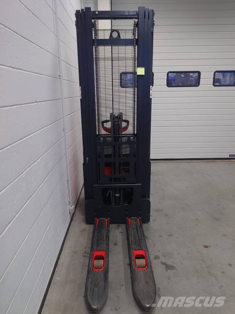 Linde L14/1173-01 معدات التكديس الجوالة