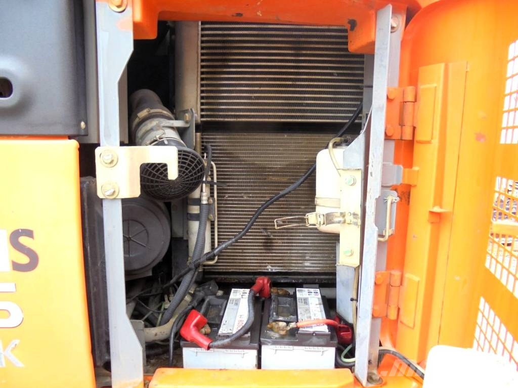 Hitachi ZX 135 US Excavadoras sobre orugas