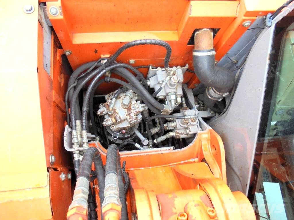Hitachi ZX 135 US Excavadoras sobre orugas