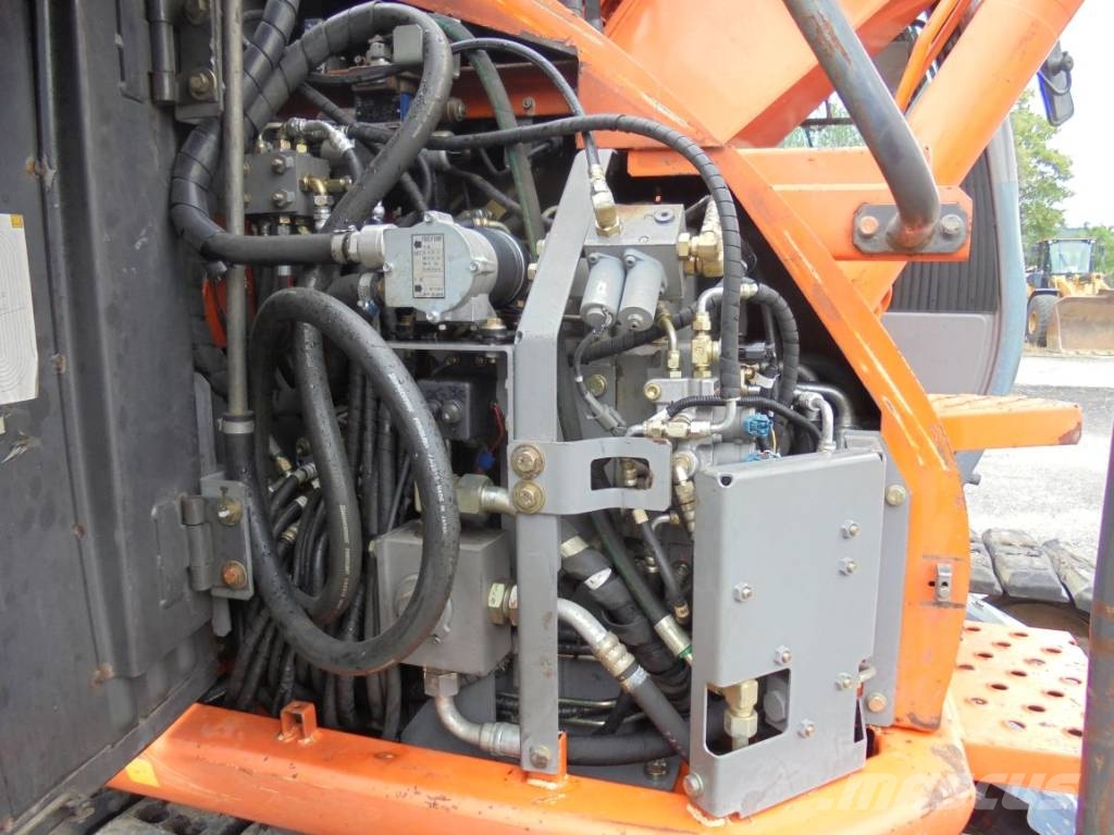 Hitachi ZX 135 US Excavadoras sobre orugas
