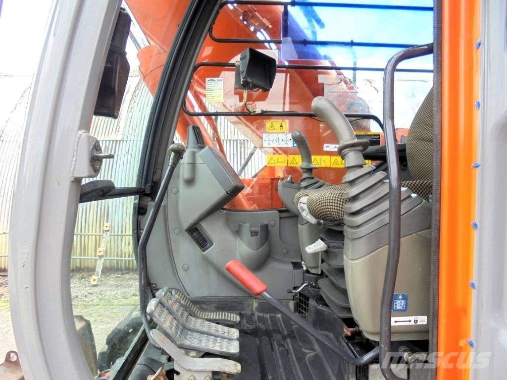 Hitachi ZX 135 US Excavadoras sobre orugas