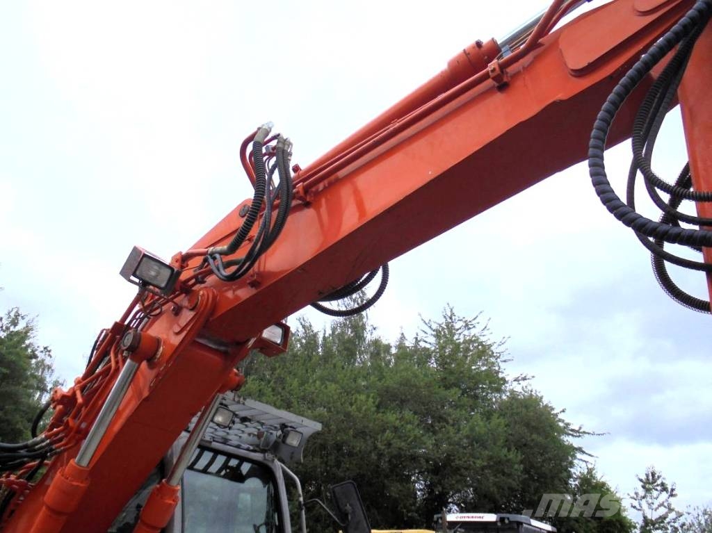 Hitachi ZX 135 US Excavadoras sobre orugas