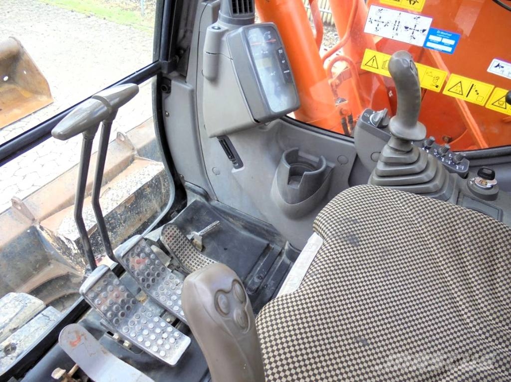 Hitachi ZX 135 US Excavadoras sobre orugas