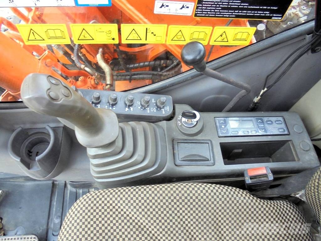 Hitachi ZX 135 US Excavadoras sobre orugas