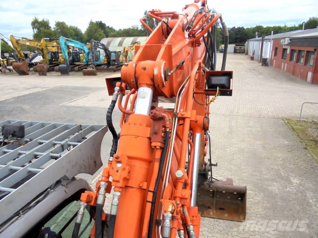 Hitachi ZX 135 US Excavadoras sobre orugas