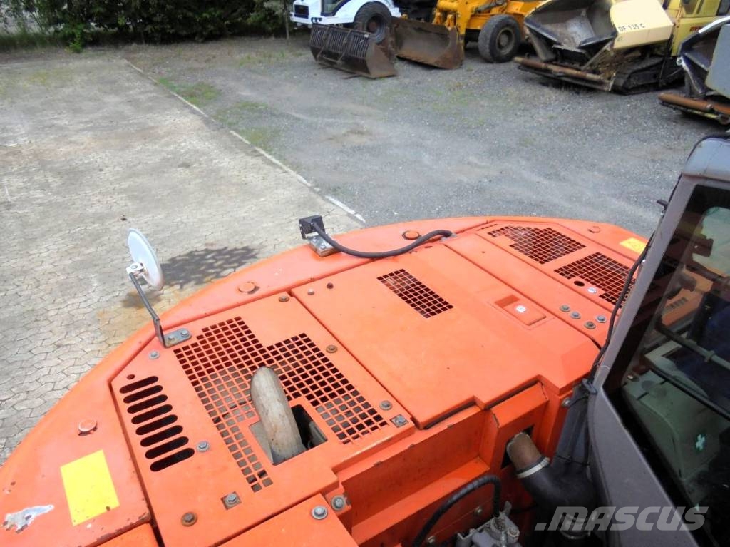Hitachi ZX 135 US Excavadoras sobre orugas