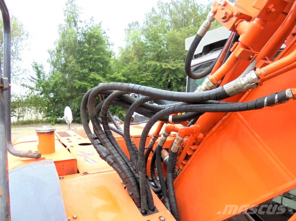 Hitachi ZX 135 US Excavadoras sobre orugas