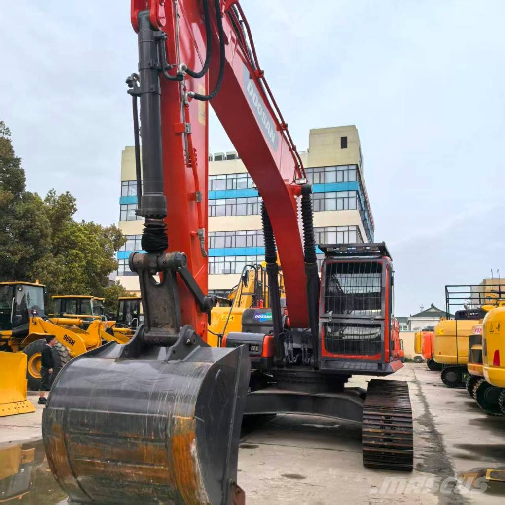 Doosan DX 260 LCA Kāpurķēžu ekskavatori