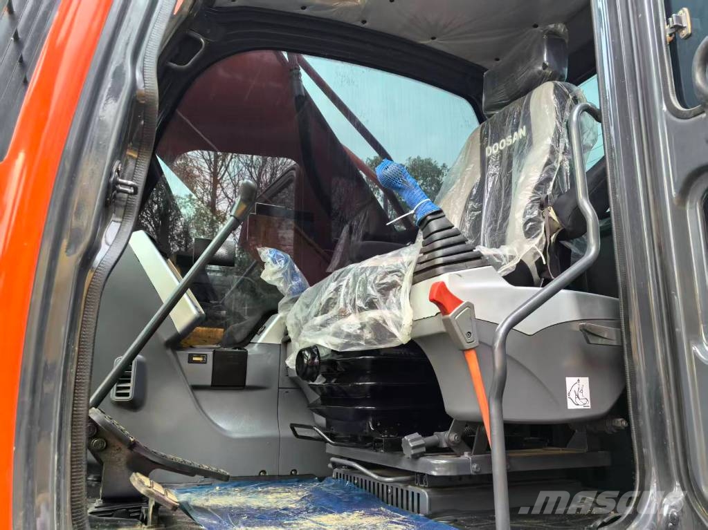 Doosan DX 260 LCA Kāpurķēžu ekskavatori