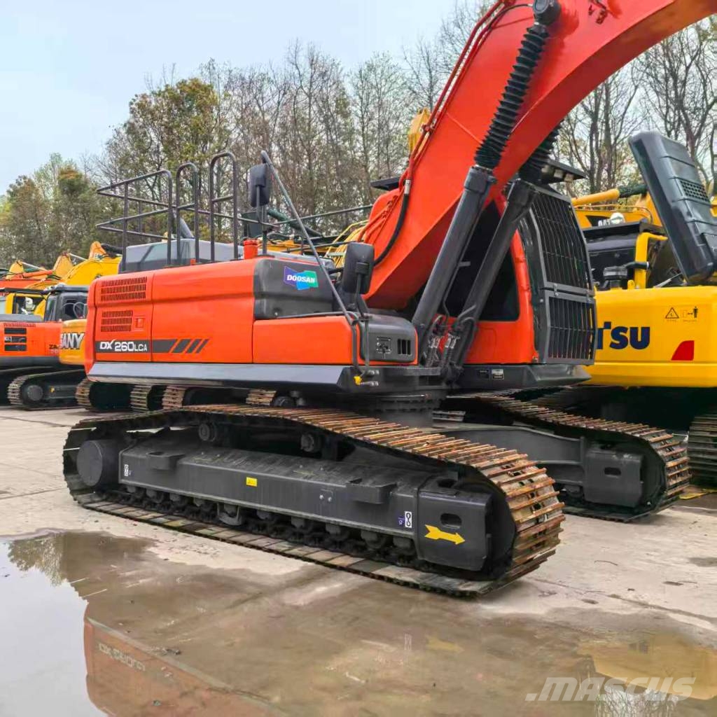 Doosan DX 260 LCA Kāpurķēžu ekskavatori