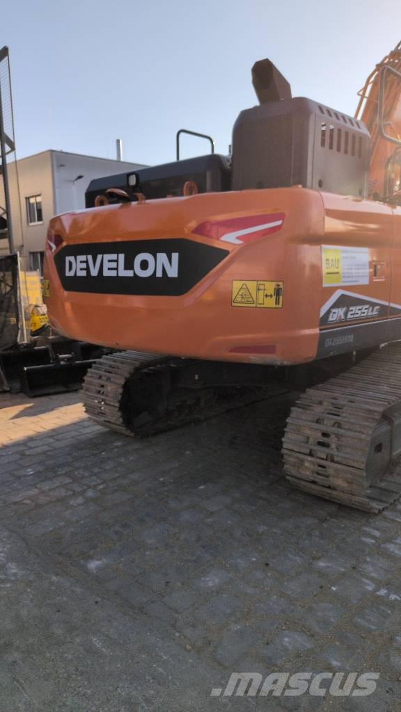 Develon Kettenbagger DX 255 LC-7 Rupsgraafmachines