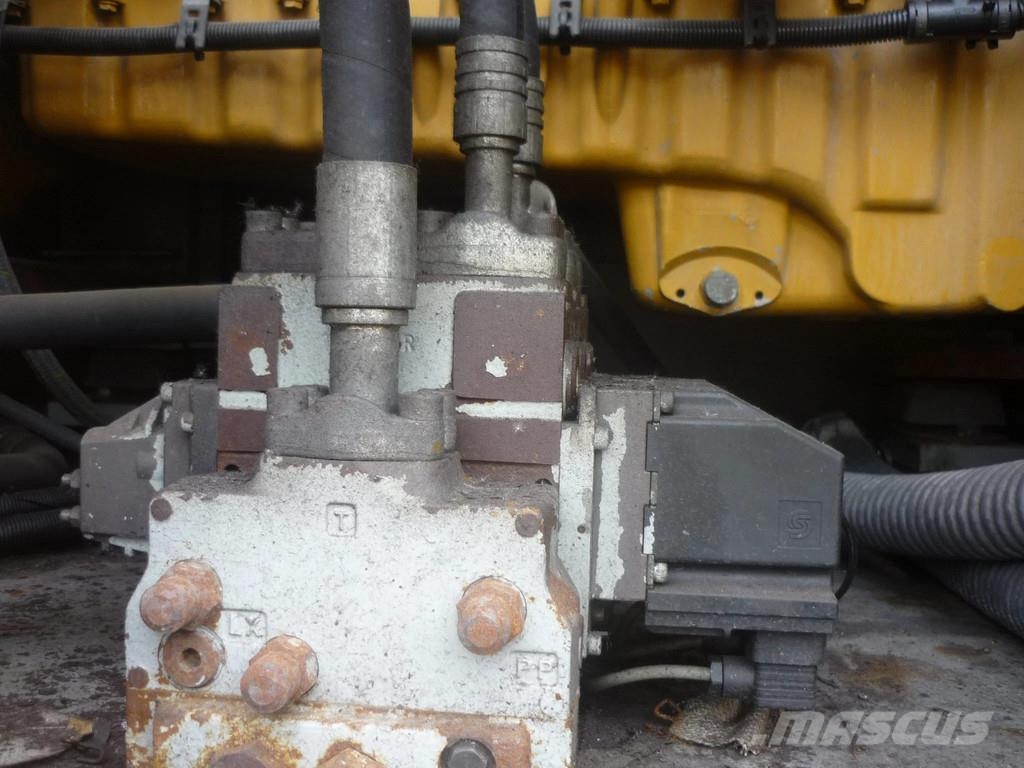 DAF XF 410 ROC 16.30 Droge stoffen oplegger شاحنات مزدوجة / خلخلة