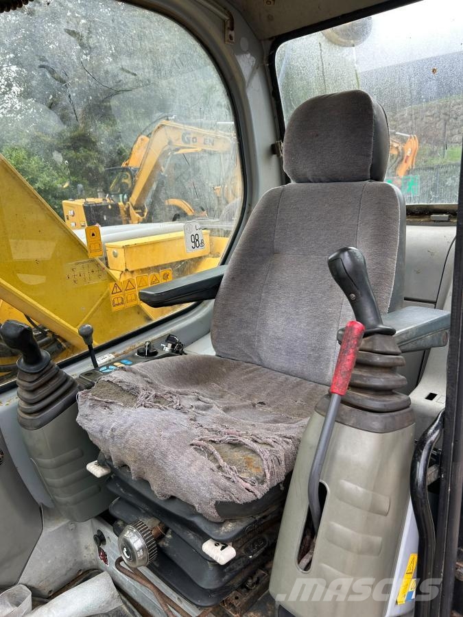Kobelco E70SR Гусеничні екскаватори