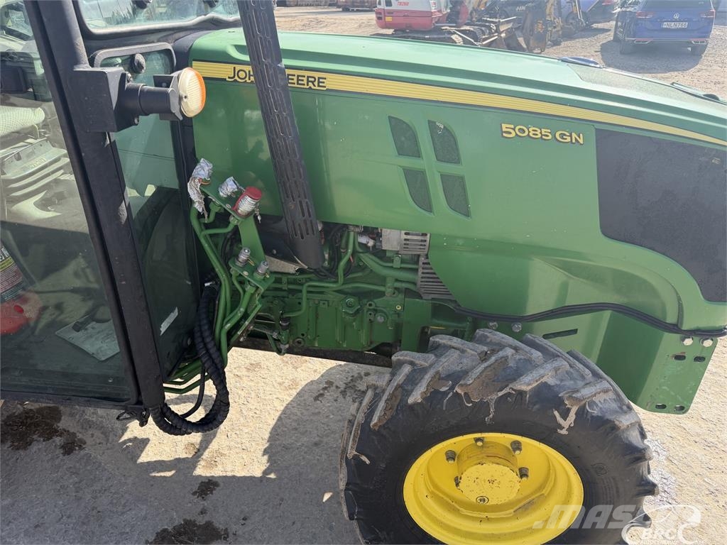 John Deere 5085 トラクター