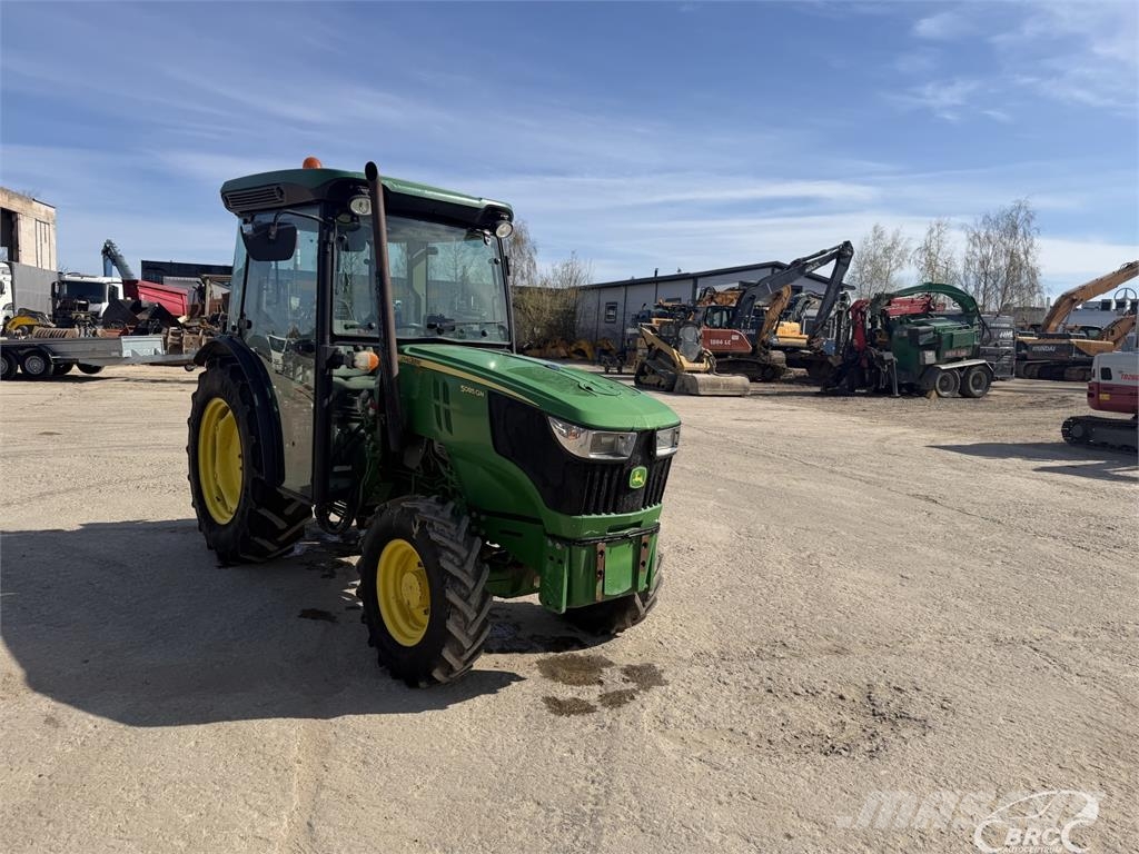 John Deere 5085 トラクター