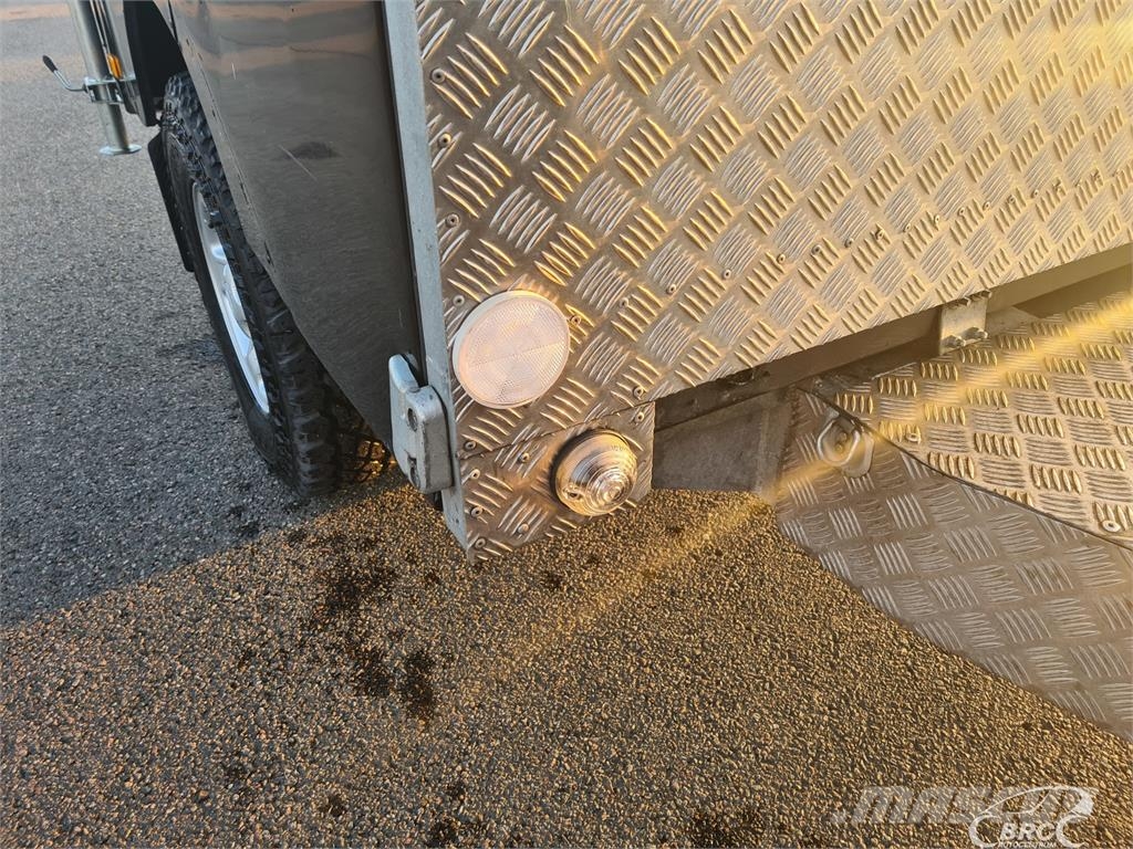 Land Rover Defender Mazgabarīta treileri