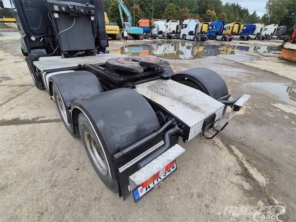 Mercedes-Benz Arocs Vetopöytäautot