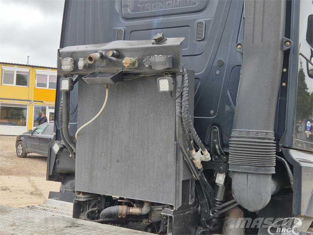 Mercedes-Benz Arocs Vetopöytäautot