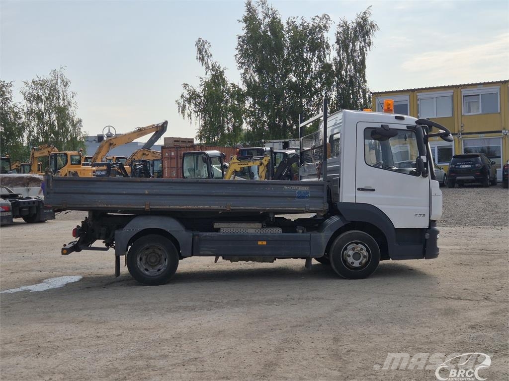 Mercedes-Benz Atego Camiones bañeras basculantes o volquetes