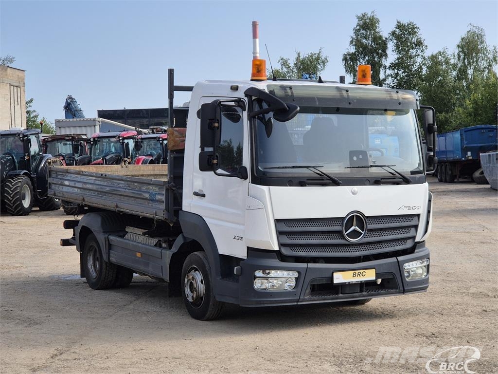 Mercedes-Benz Atego Camiones bañeras basculantes o volquetes