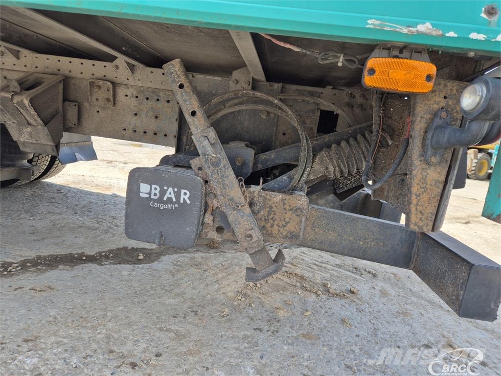 Renault Midlum Camiones con caja de remolque
