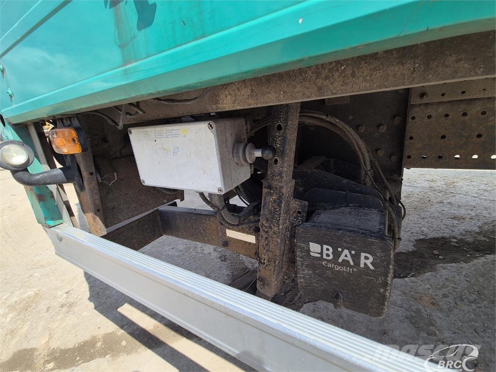 Renault Midlum Camiones con caja de remolque
