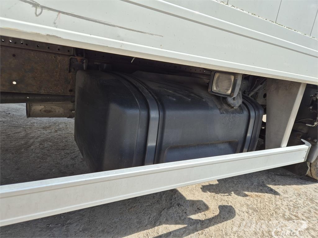 Renault Midlum Camiones con caja de remolque