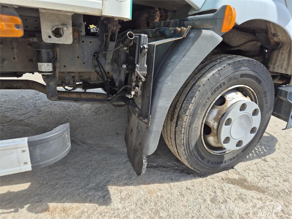 Renault Midlum Camiones con caja de remolque