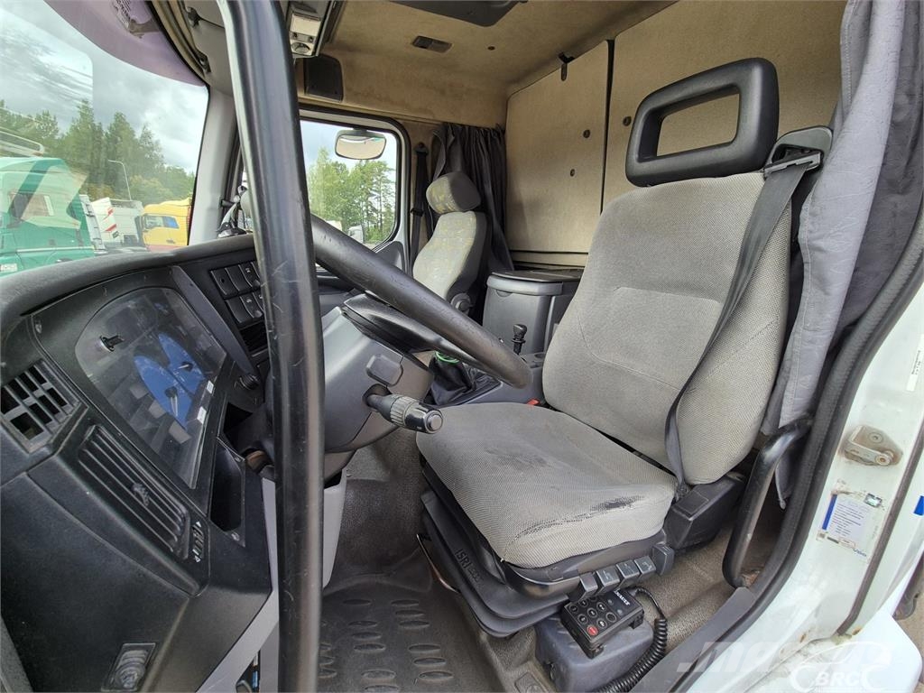 Renault Midlum Camiones con caja de remolque