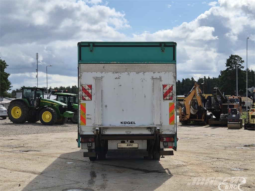 Renault Midlum Camiones con caja de remolque