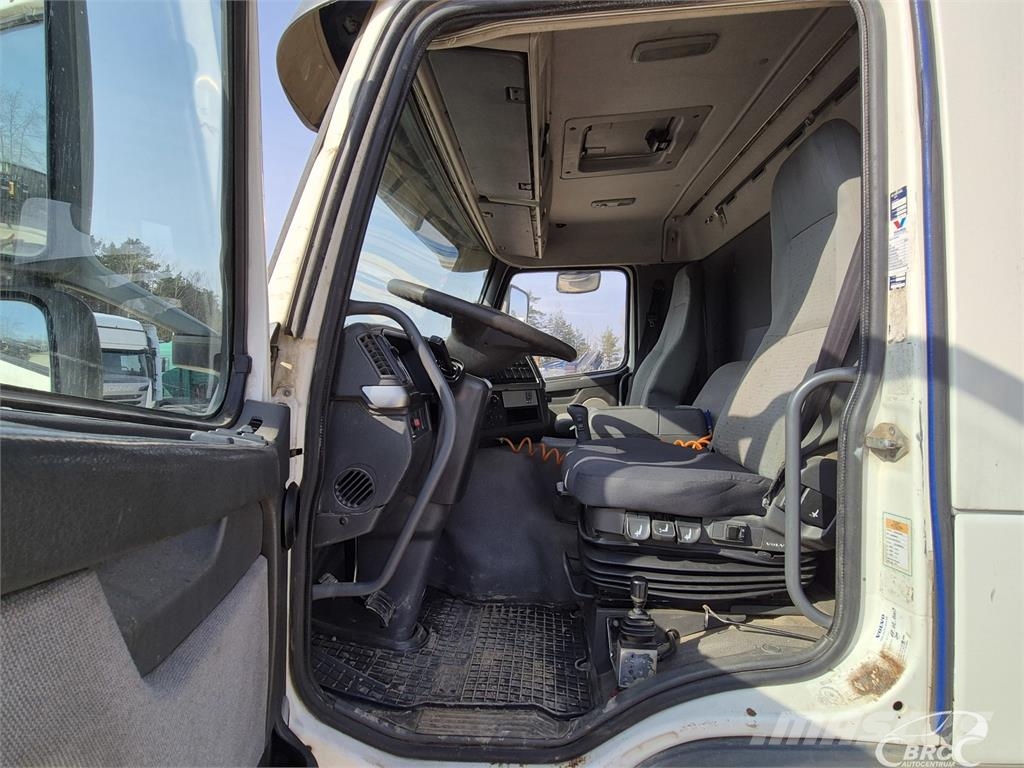 Volvo FM12 شاحنات قلابة