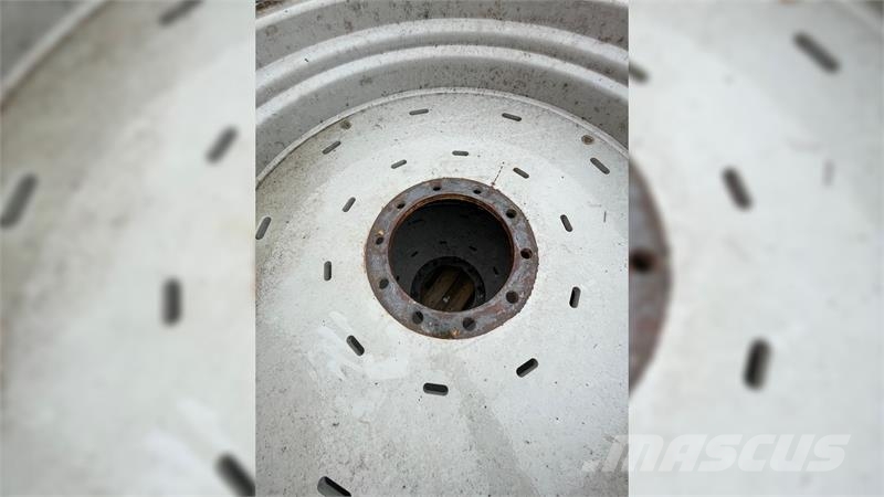  - - - 540/65R34 og 620/70R46 Tyres, wheels and rims