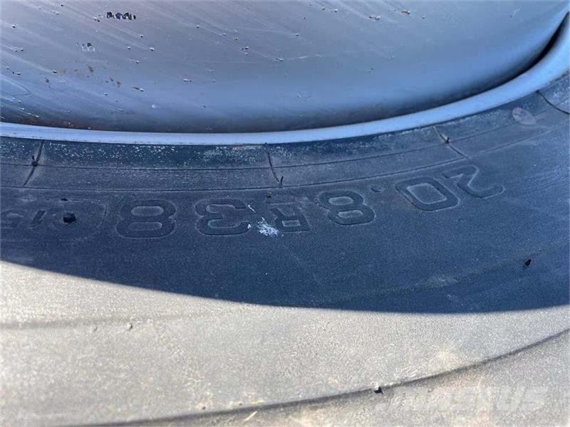 Pirelli 20,8R38 med kroge Riepas, riteņi un diski