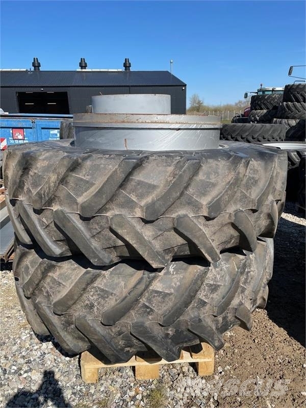 Pirelli 20,8R38 med kroge Riepas, riteņi un diski