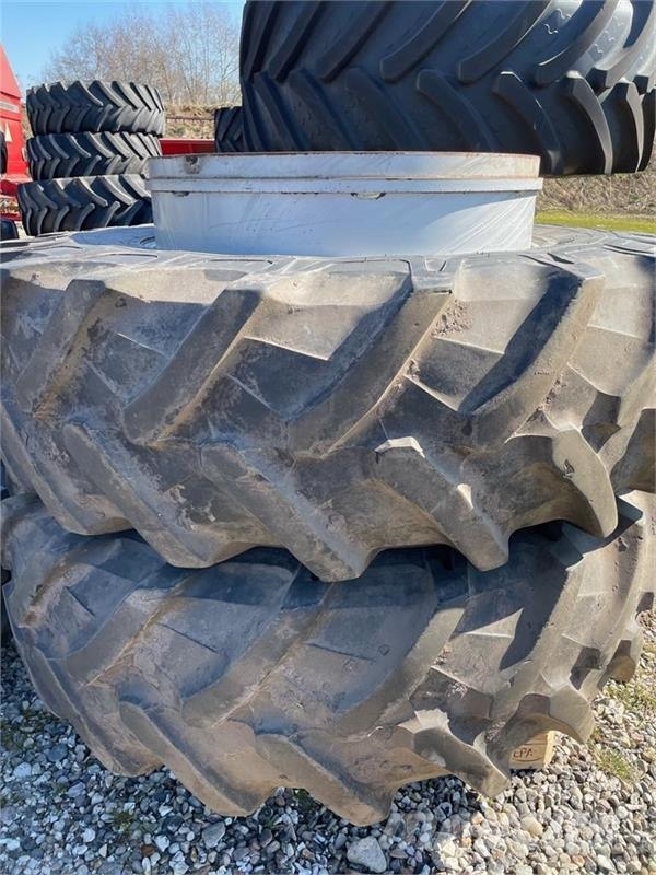 Pirelli 20,8R38 med kroge Riepas, riteņi un diski