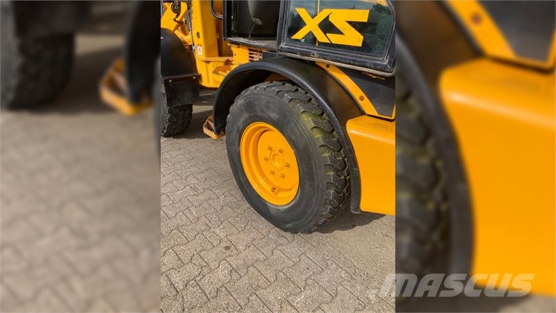 JCB 407 لوادر صغيرة