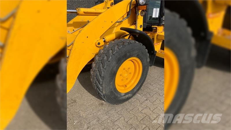 JCB 407 لوادر صغيرة